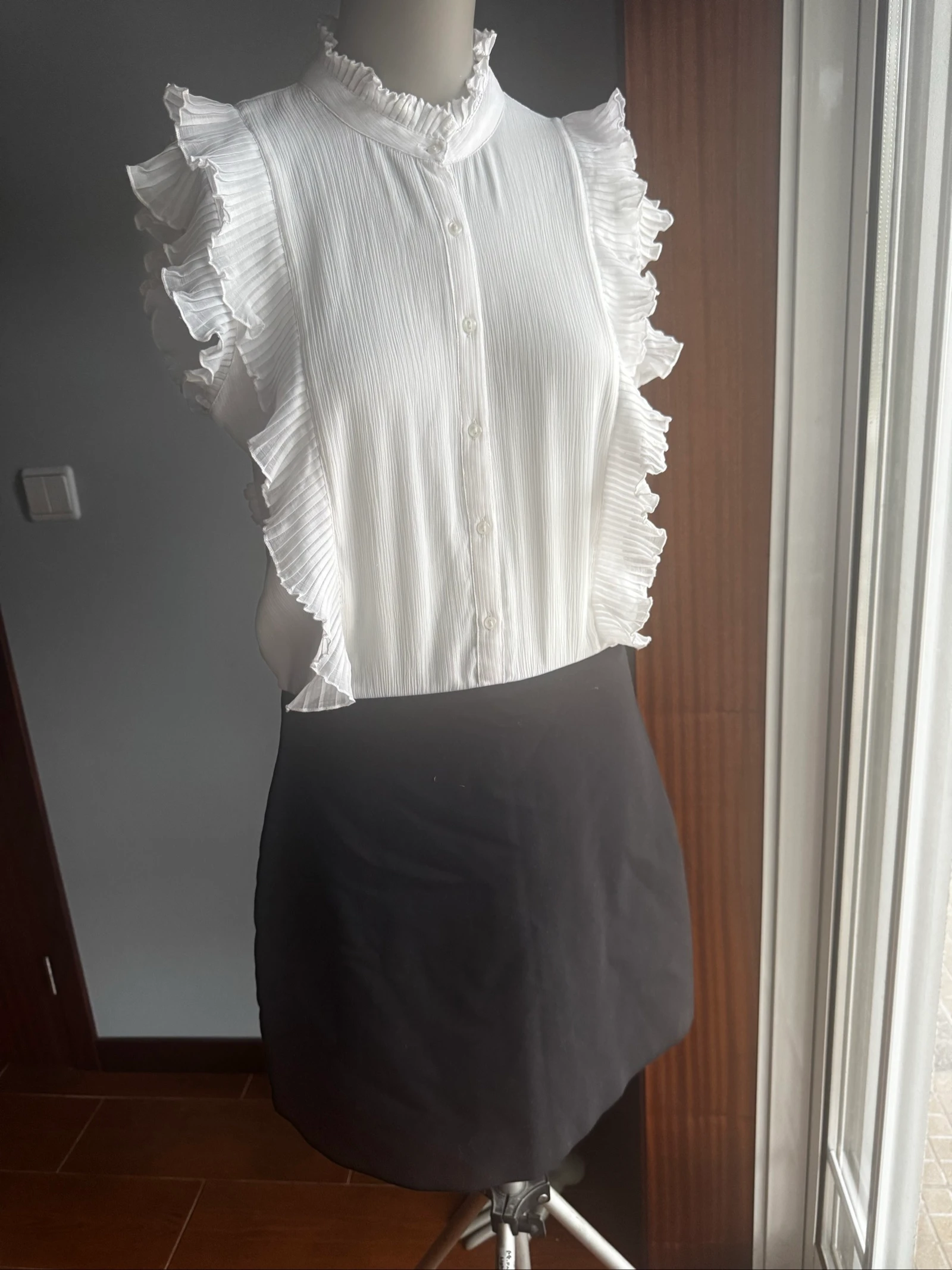 Vestido Formal Zara Trafaluc M | Preto e Branco | Elegante | Folhos | Escritório & Eventos